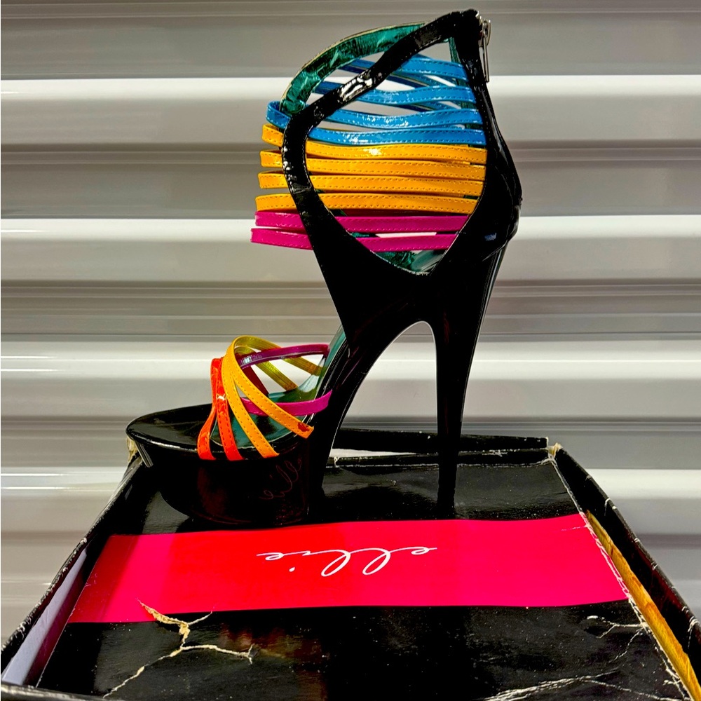 I’m selling a multi colored high heel by “Ellie” size 8 new in box. Box torn